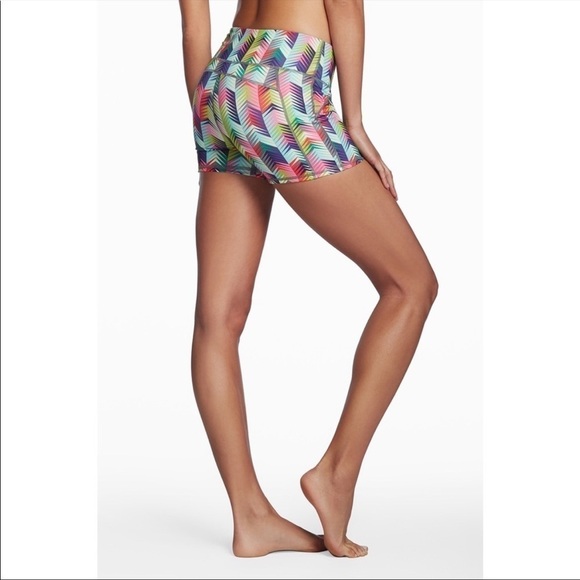 Fabletics Chevron Multicolored Shorts XXL - Picture 4 of 13